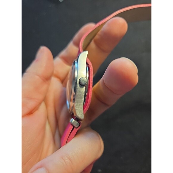 Tokyo bay hot pink large faced silver tone ladies analog wristwatch - Picture 3 of 10